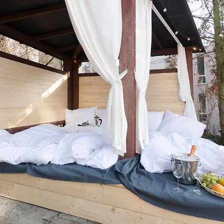 Miami Lovely Romantic Garden With Whirlpool * Praga