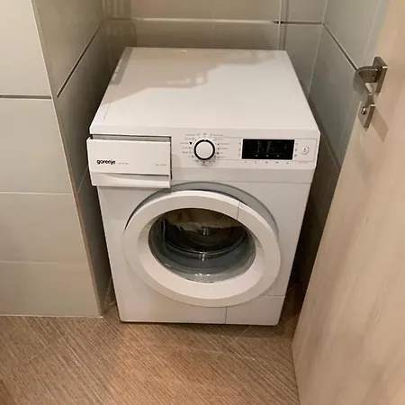 Apartment Garden Tower - 8 Min Do Centra, Garaz *