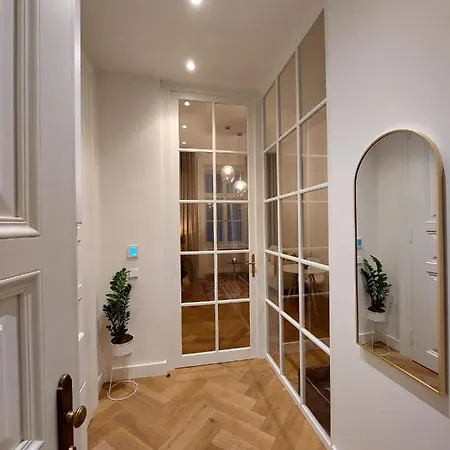 Luxury In The Centre Apartment *