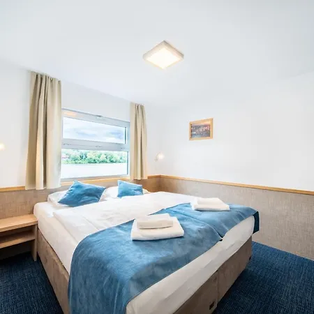 Botel Racek 3*
