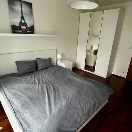Apartmán Garden Tower S Balkonem, Garaz