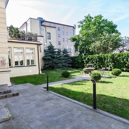 Villa With Hot-Tub, Terrace And Garden, Wenceslass Square Praha