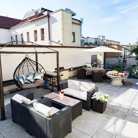 Villa With Hot-Tub, Terrace And Garden, Wenceslass Square Vila *