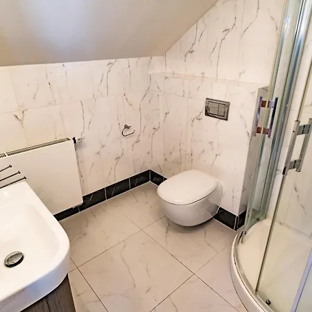 Villa With Hot-Tub, Terrace And Garden, Wenceslass Square