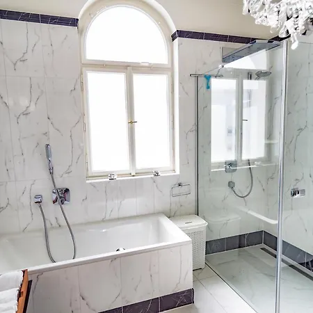 Unique Location With Hot-tub, Terrace And Garden * Prague