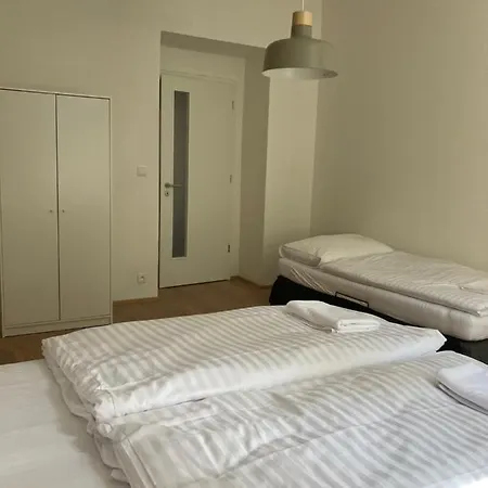 Zizkov Tower Aparthotel 3*