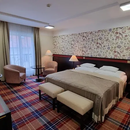 Savoy Hotel 4*