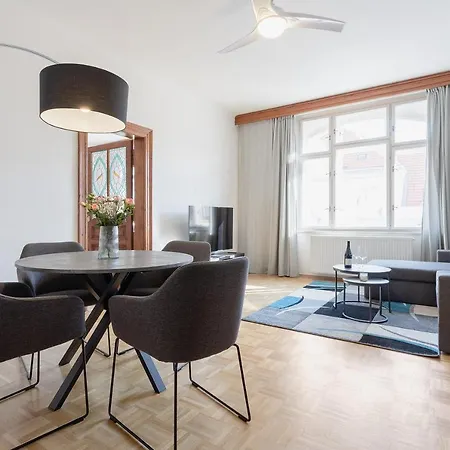 Apartment Bright And Spacious Attic