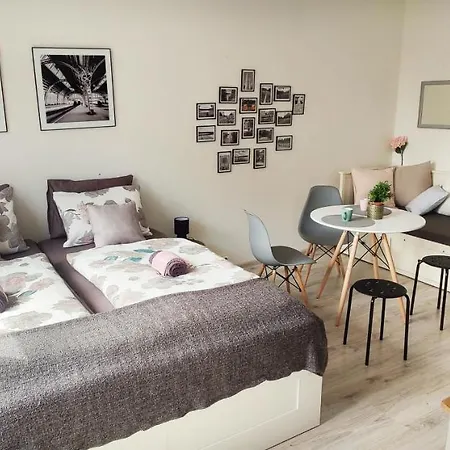 King Size Sunny 19 Minutes To Center Apartment Prague
