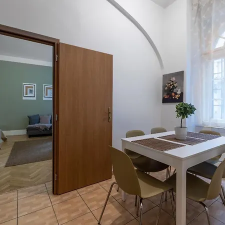 Spacious 3 Bedroom In The Heart Of Apartmán
