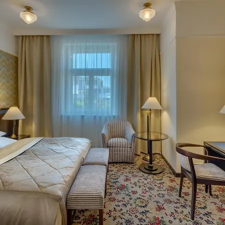 Savoy 4*
