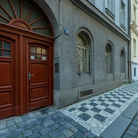 Spacious 3 Bedroom In The Heart Of *