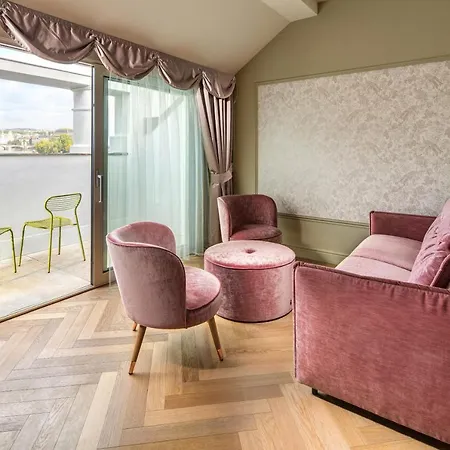 Mamaison Riverside Отель Прага