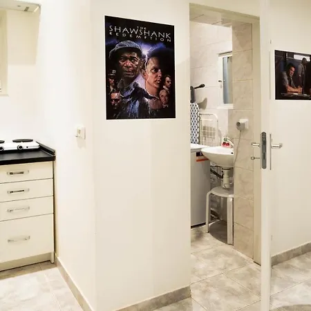 Apartamento Prison - Get Locked Up In Centre Of