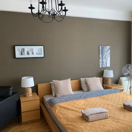 Apartment Anenska By Charles Bridge 2 *