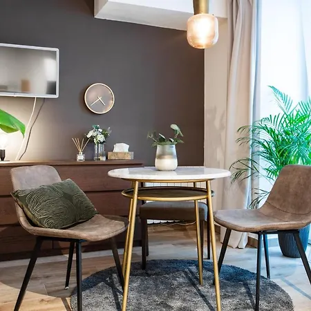 Cozy Modern In Prague's Absolute Center