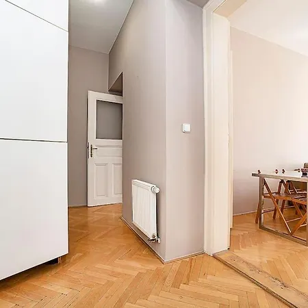 Cozy And Sunny In Uptown Apartment *