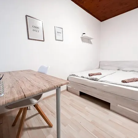 Williams Apartment *