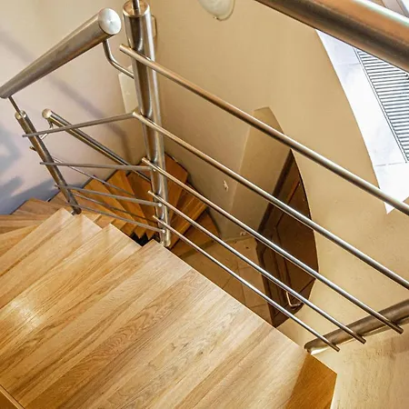Modern And Spacious In Center Apartment *
