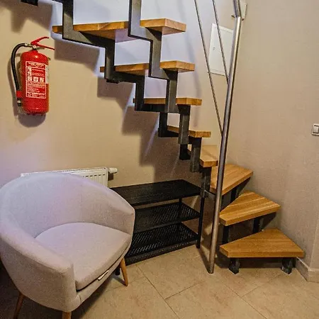 Modern And Spacious In Center Apartment *