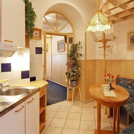 Alice House Aparthotel 3*