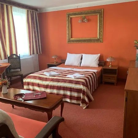Hotel White House 3*