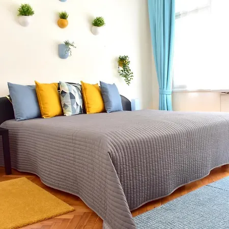 Old Town Konviktska - Bohemian Apartment