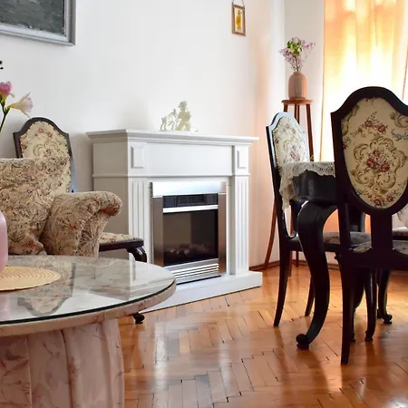 Old Town Konviktska - Bohemian Apartment *
