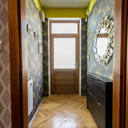 National Museum 3bdr Golden Stork Spot Apartment *