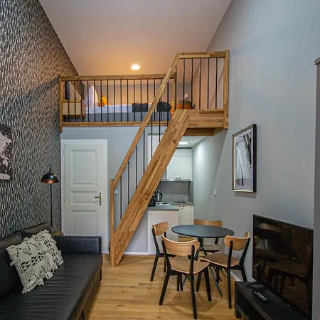 Main Train Station Close To The The Main Square! Apartmán
