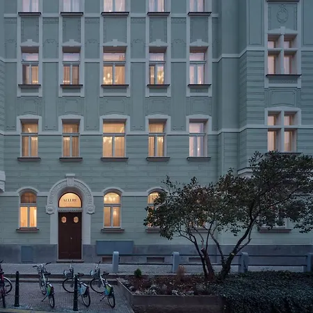 Hotell Allure & 4*