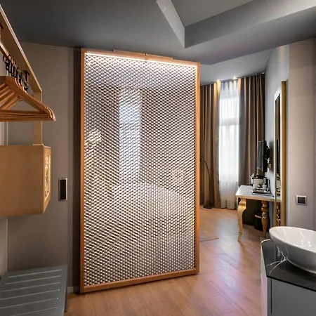 987 Design Szálloda 4*