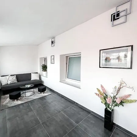 Williams Apartment *