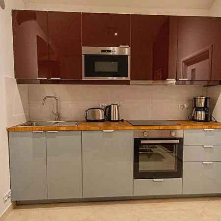 Modern And Spacious In Center Apartment *