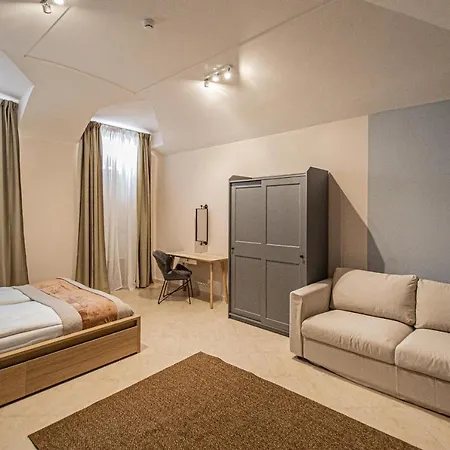 Modern And Spacious In Center Apartment *