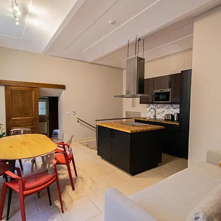 Apartment Modern And Spacious In Center Prague