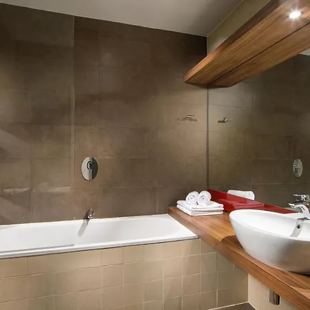 Mamaison Riverside 5*