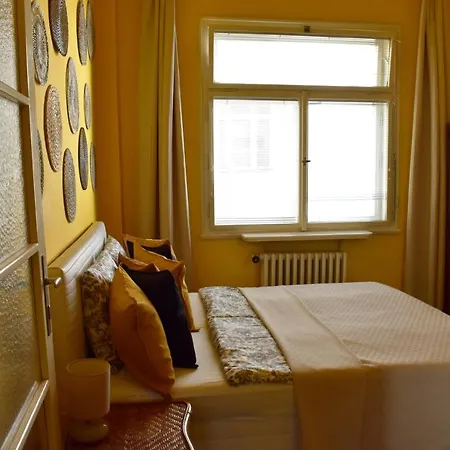 Old Town Konviktska - Bohemian Apartment