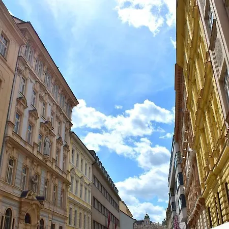 Old Town Konviktska - Bohemian *