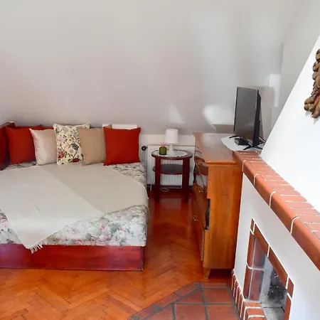 Old Town Konviktska - Bohemian Apartment