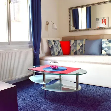 Old Town Konviktska - Bohemian Apartment *
