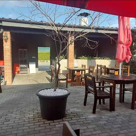 Sun-house Pension&restaurant -parkingfree- Hotell Prag