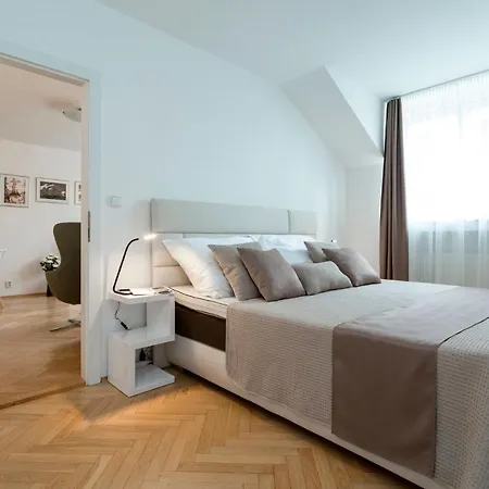 Days - Modern - New Town Apartment *