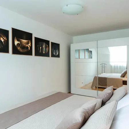Apartment Days - Modern - New Town