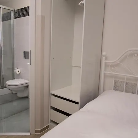 Continents Nearby Main Train And Bus Station Apartment Prague