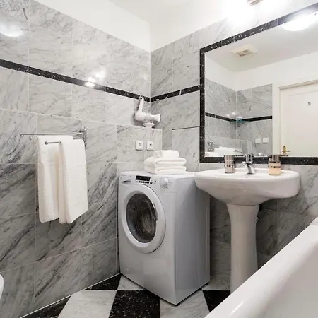 Days - Modern - New Town Apartment Prague