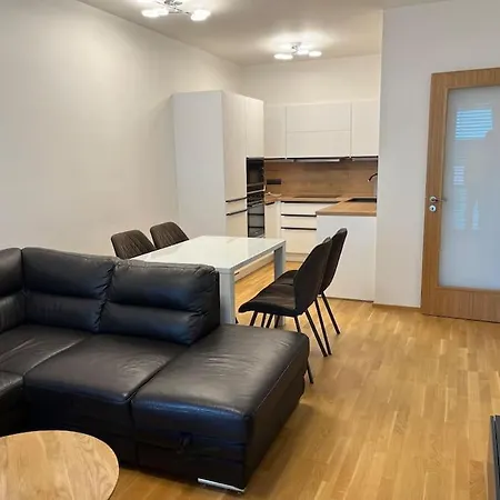 Apartamento Holesovice,balkon,garaz