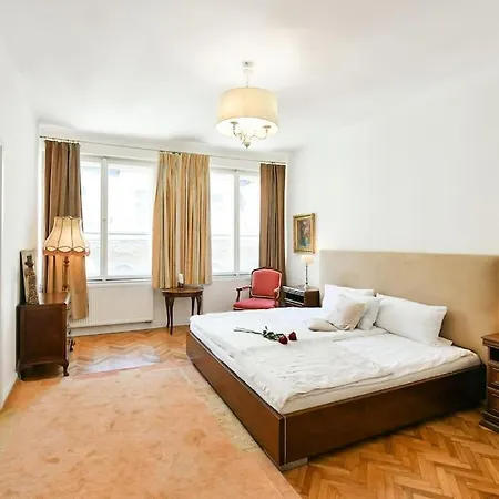 Luxury 3bedrs 2baths By Old Town Square Apartment Prague