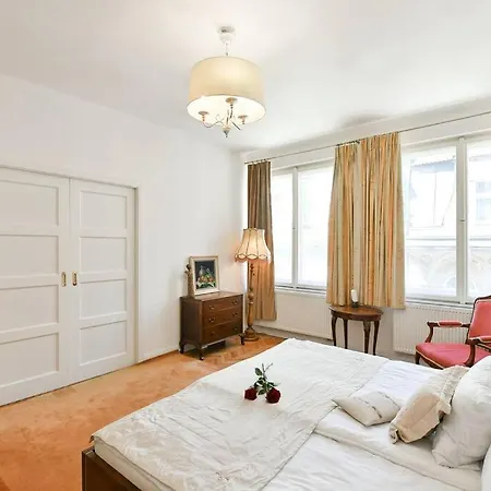 Luxury 3bedrs 2baths By Old Town Square *