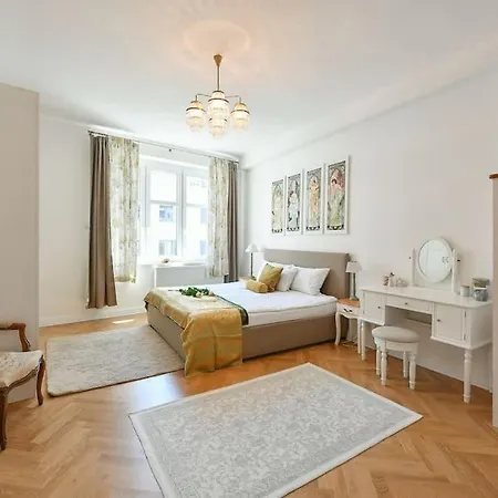 Luxury 3bedrs 2baths By Old Town Square Prague